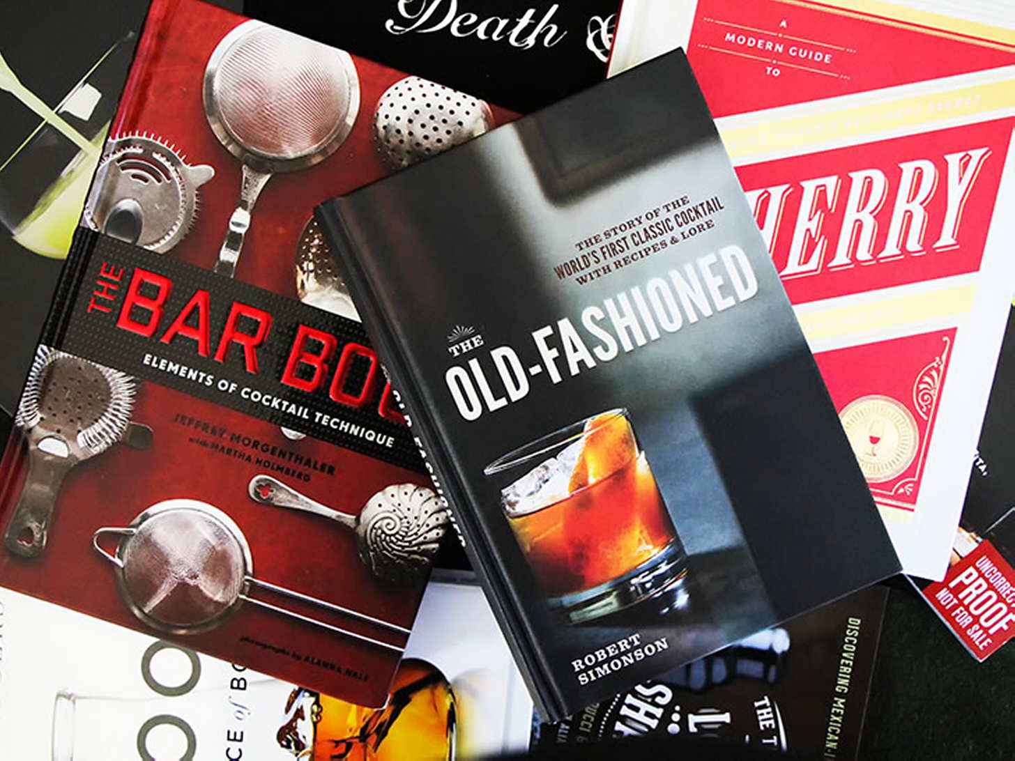 8 настольных книг современного бармена