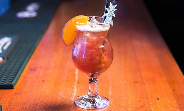 Алкогольный коктейль голубые гавайи