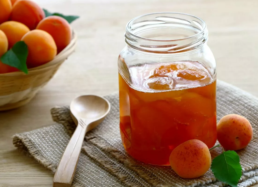 Абрикосовый ликер в домашних условиях. 5 рецептов.