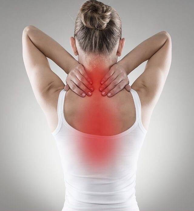 Боль в позвоночнике между лопаток: причины, лечение
