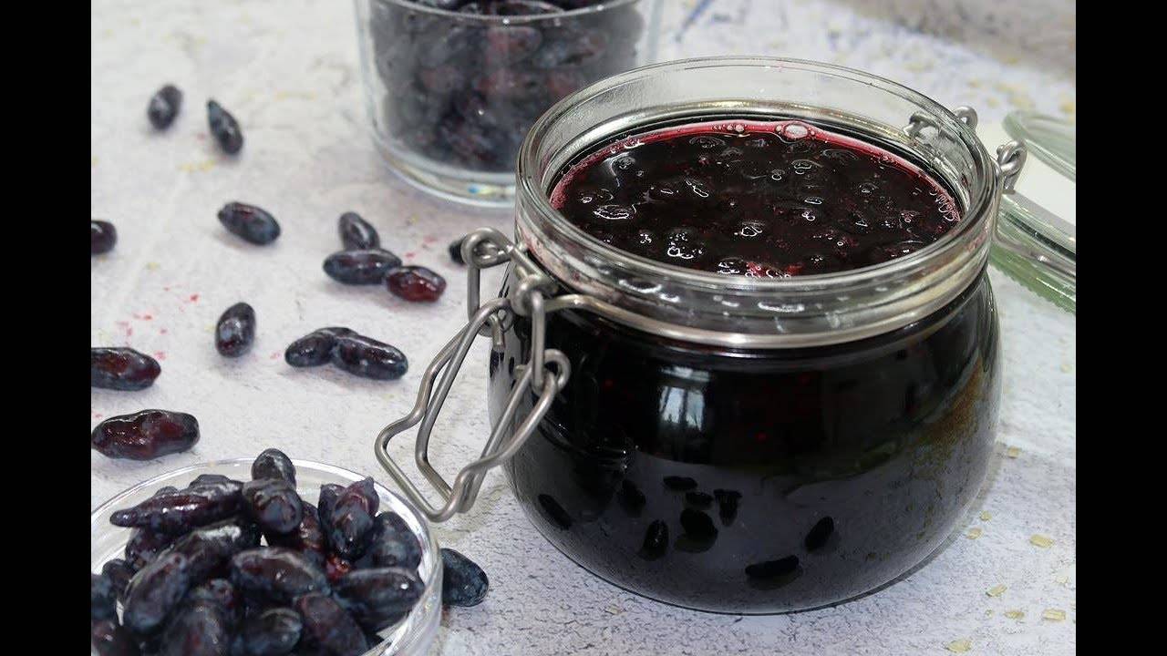 Настойка из жимолости на водке (самогоне) в домашних условиях