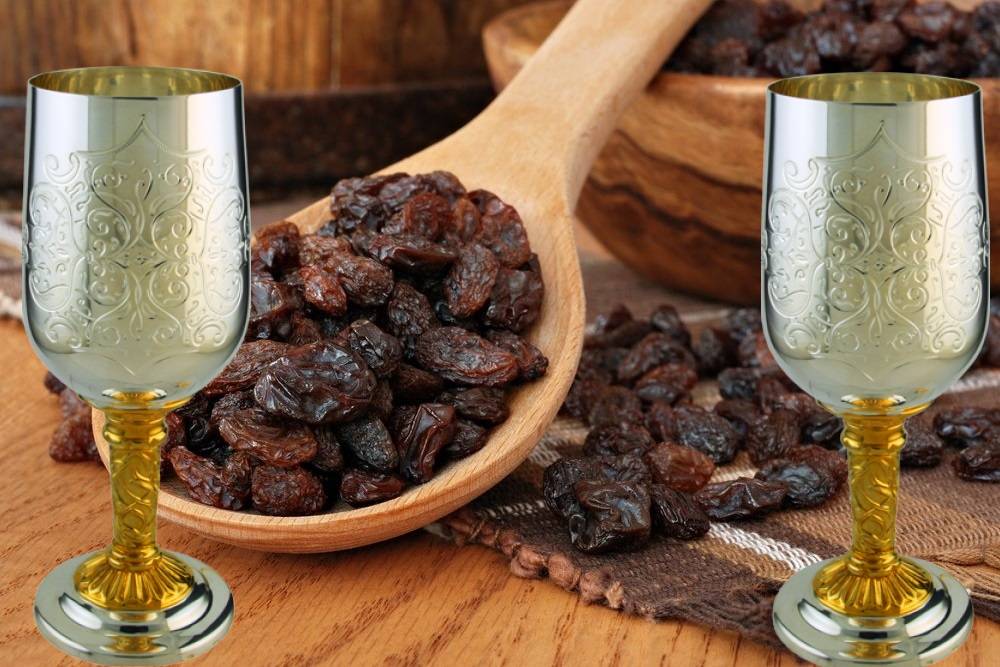 Как настоять самогон на изюме – лучшие рецепты настоек, изюмной браги