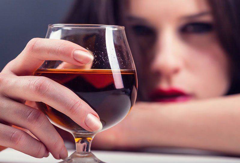 Почему неизлечим женский алкоголизм? С чего начинается и излечим ли женский алкоголизм