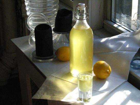 Лимончелло: 2 рецепта в домашних условиях