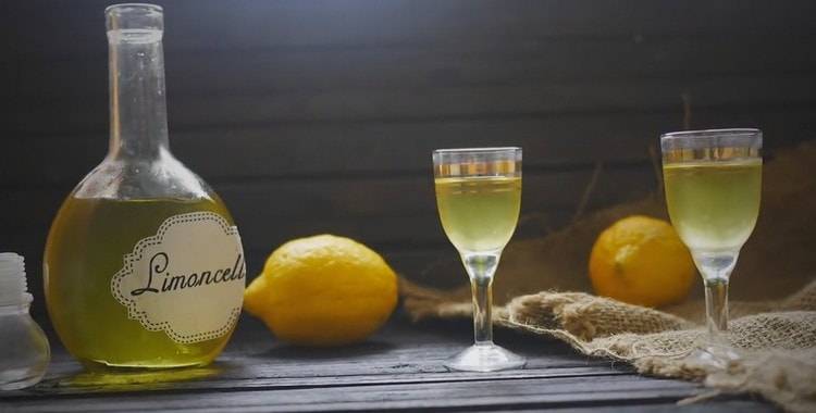 Лимонный ликер: 3 рецепта в домашних условиях