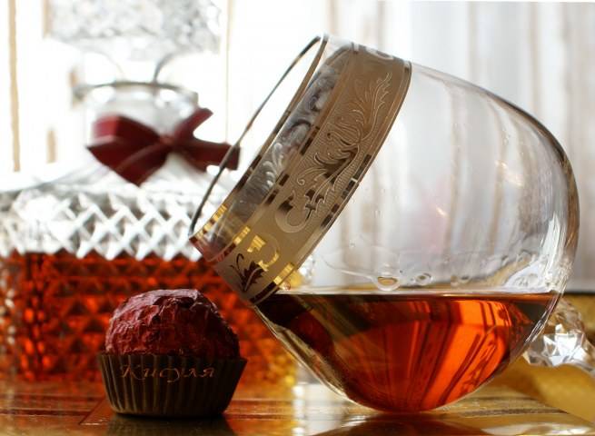 Коньяк из спирта: условия и рецепты приготовления самодельного домашнего алкогольного напитка