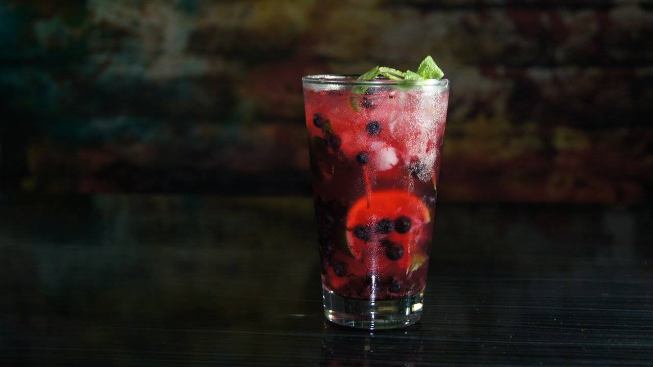 Кефирный коктейль с ягодами - 7 пошаговых фото в рецепте