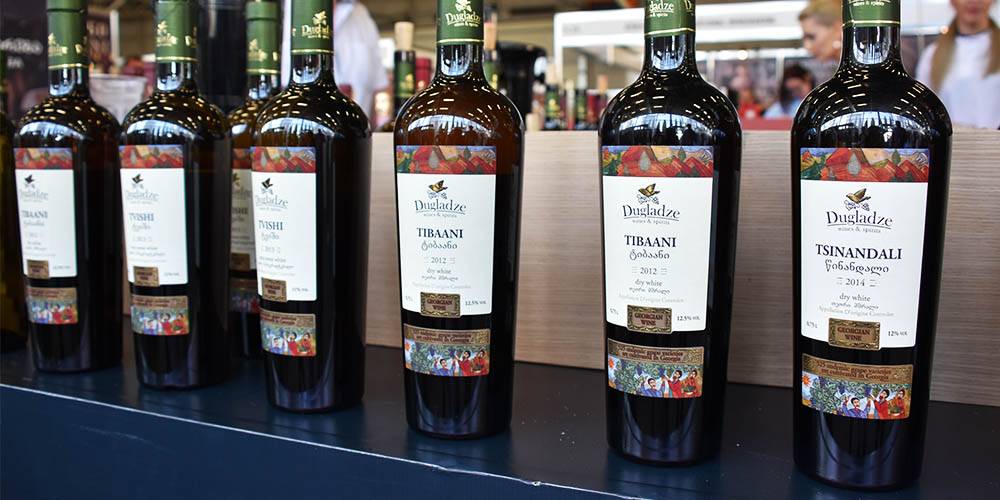 Красное полусладкое вино - как выбрать лучшее, какое самое вкусное - названия топ-марок, рейтинг