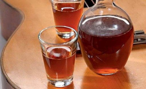 Вино и ликер из ягод кизила: 2 рецепта в домашних условиях