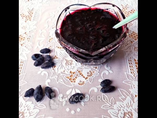 Настойка из жимолости на водке (самогоне) в домашних условиях