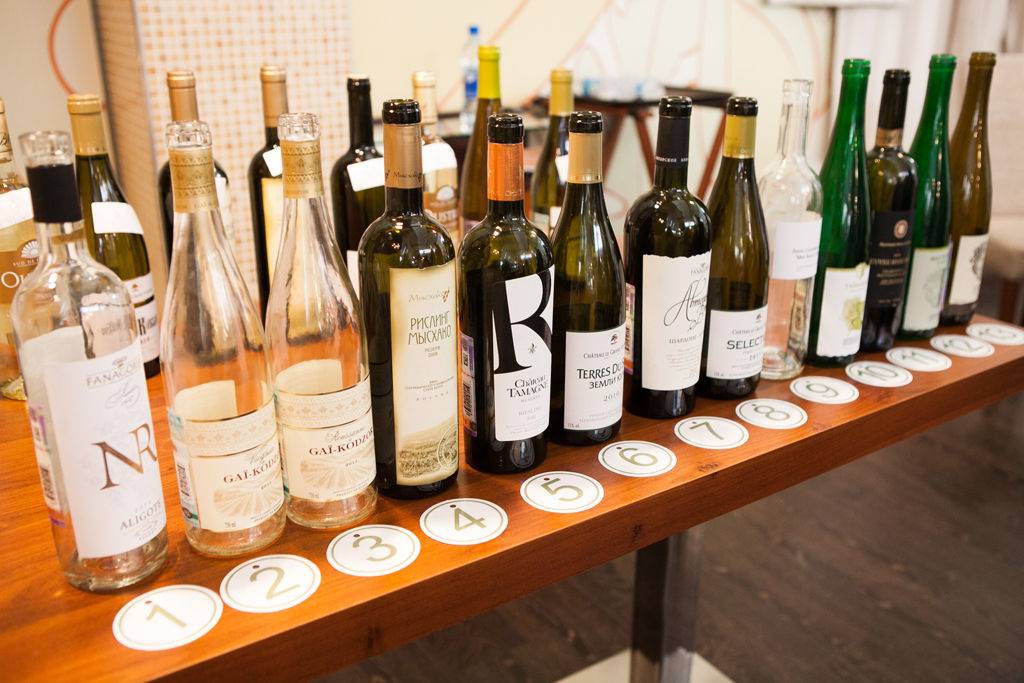 Как приготовить домашнее вино из винограда (красного или белого)