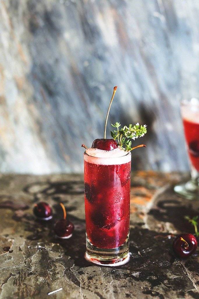 Воздушный молочный коктейль "вишня в облаках"