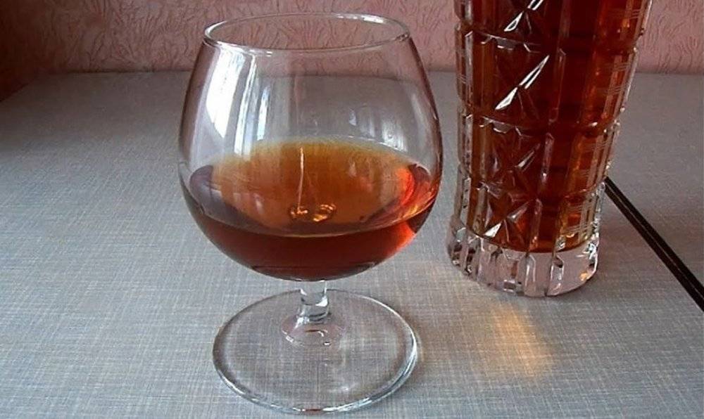Похимичим: 10 способов сделать коньяк из водки в домашних условиях