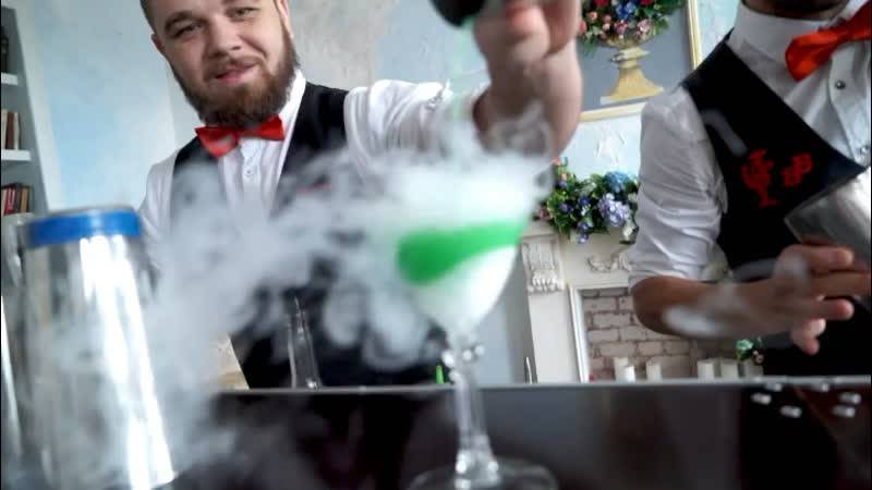 8 настольных книг современного бармена