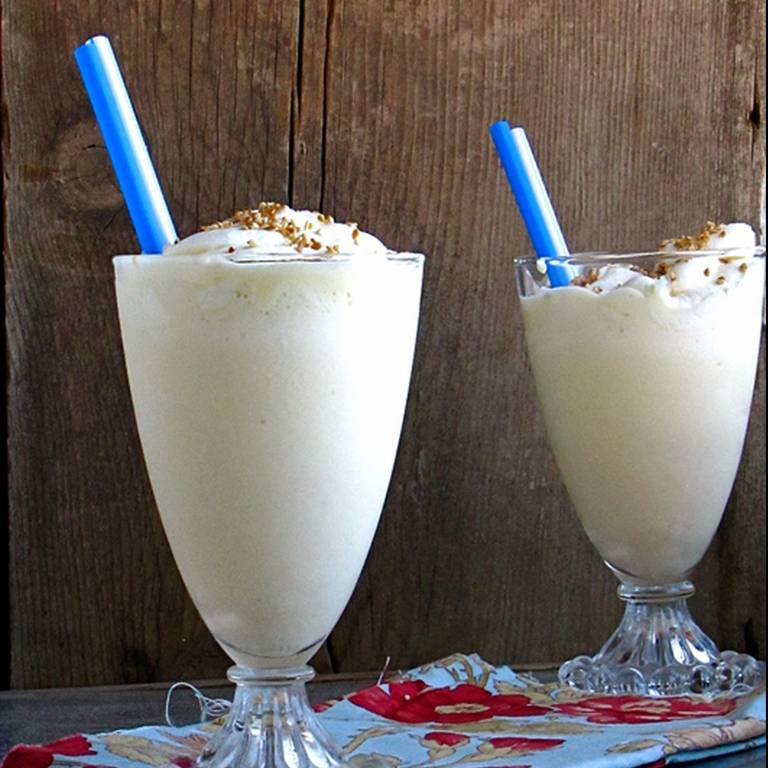 Коктейль молочно-ванильный: состав напитка и рецепты приготовления в домашних условиях, как подавать и пить