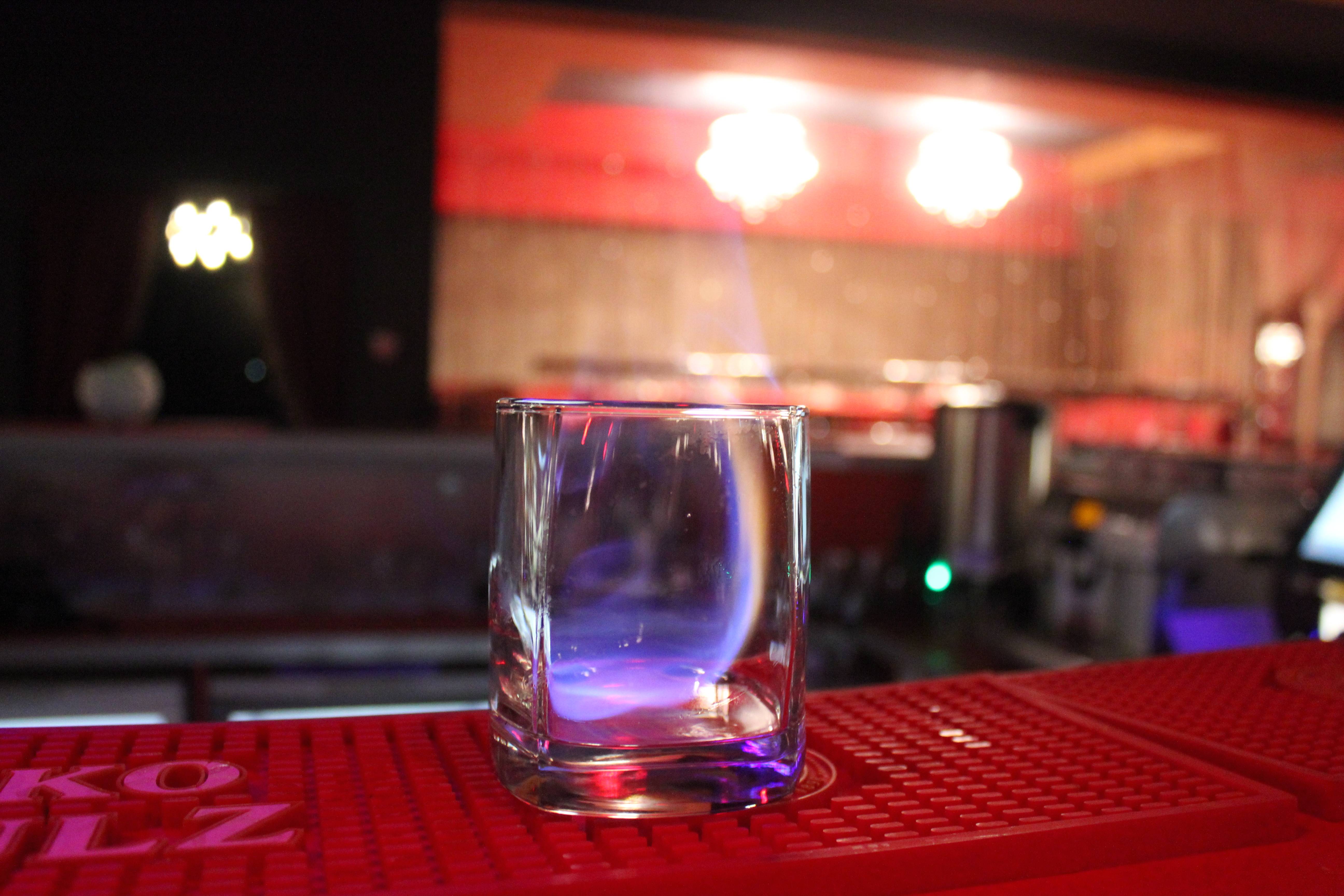 Как правильно пить самбуку