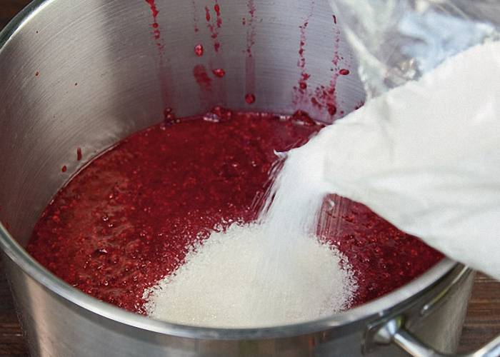 Малиновое вино: 5 рецептов в домашних условиях