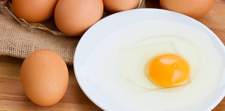 Сырые яйца: польза и вред, можно ли есть