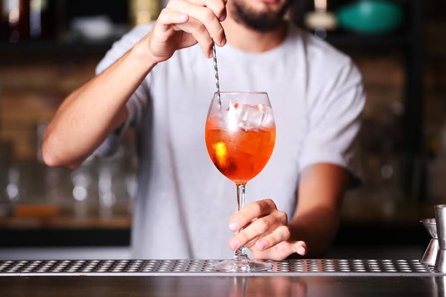 Способы приготовления алкогольных коктейлей