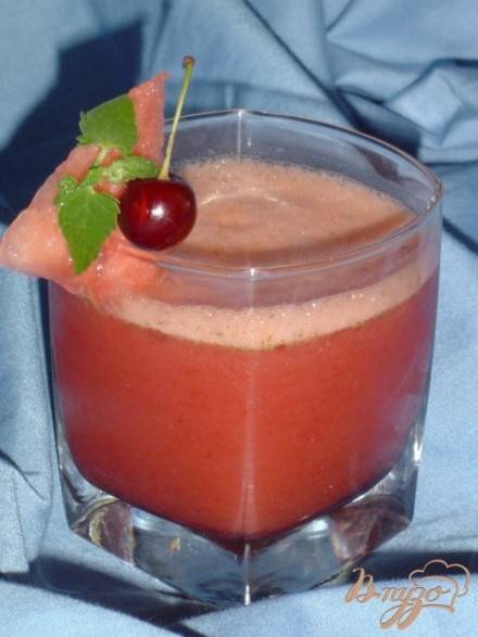 Как делают коктейльную вишню и почему она вредна для здоровья?