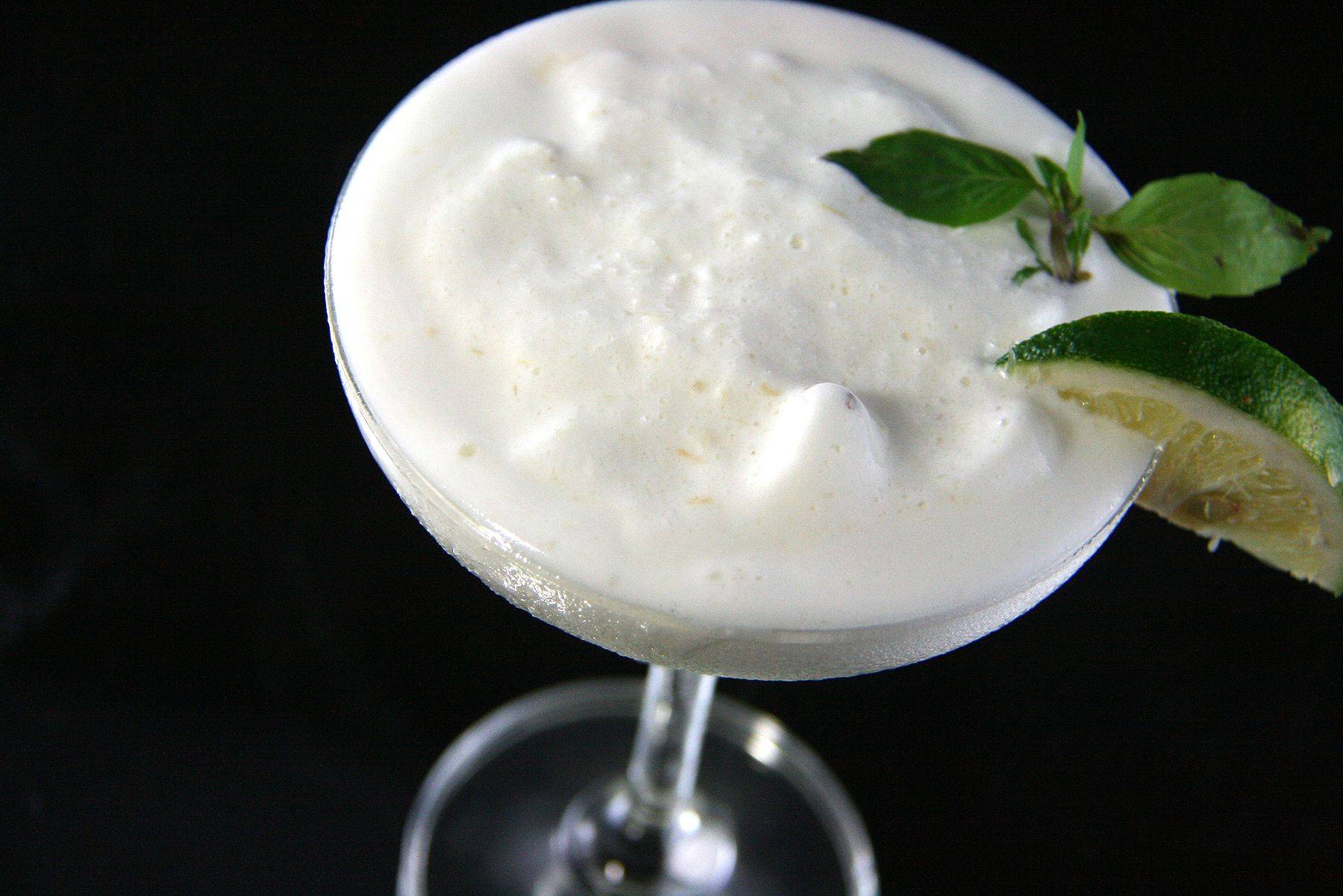 Коктейли с ананасовым соком: рецепты с фото