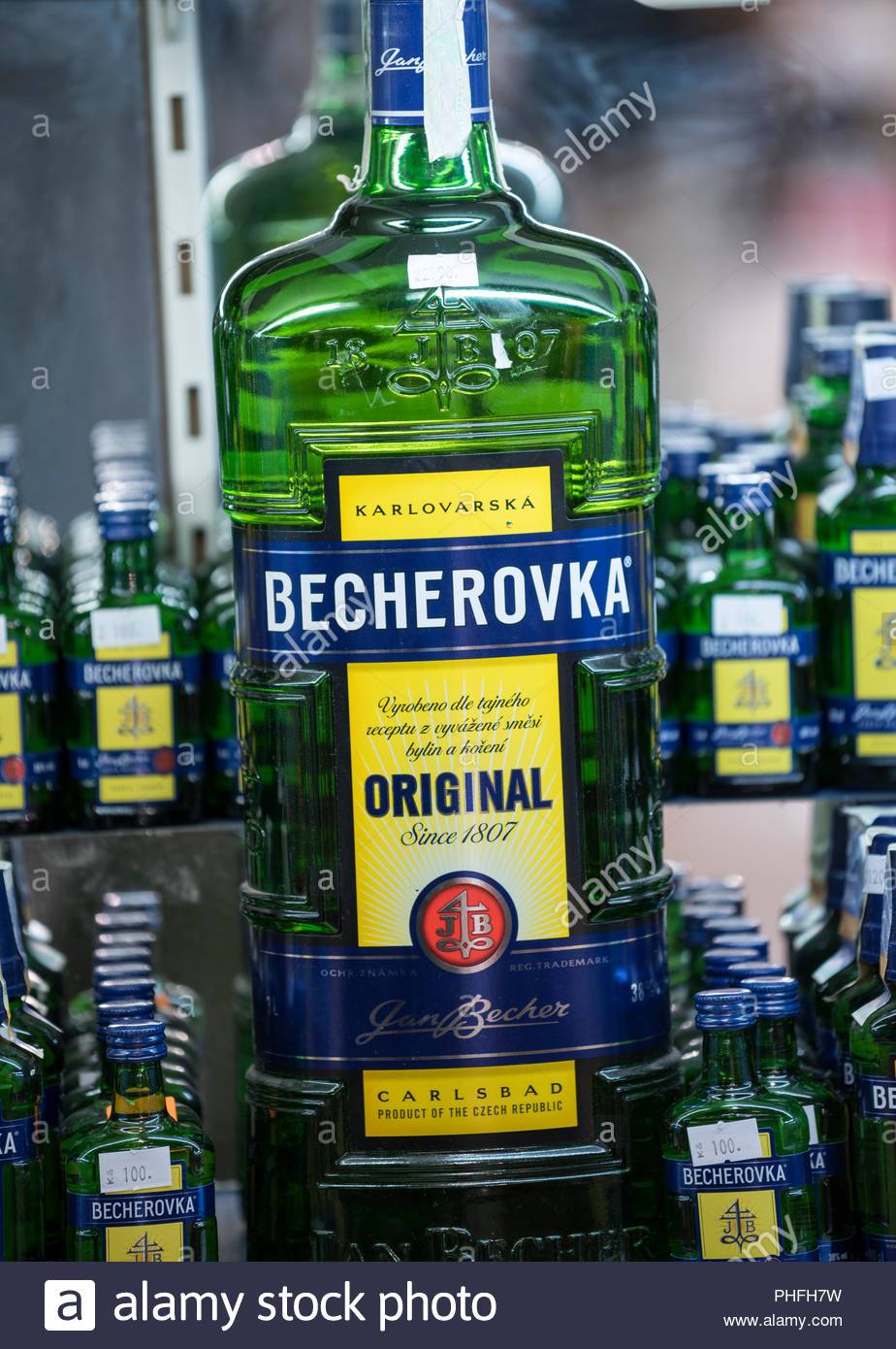 Ликер "бехеровка": с чем пить и чем закусывать? правила употребления спиртных напитков