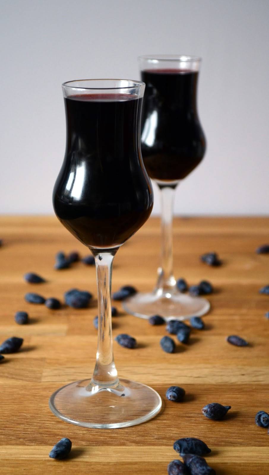 Настойка на бруснике: 6 рецептов в домашних условиях