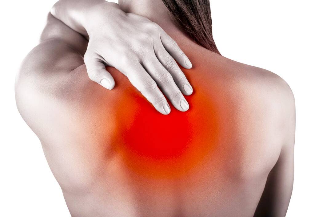 Боли в спине между лопатками: причины и лечение