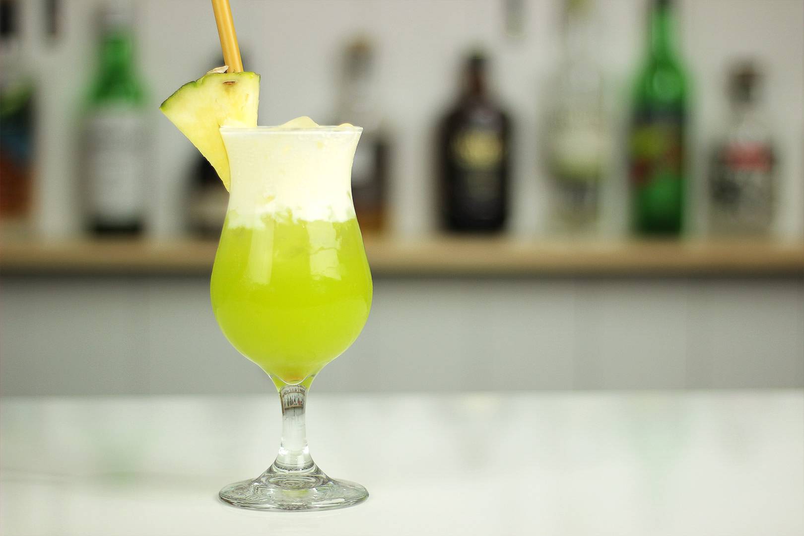 Ликер midori melon liqueur (мидори мелон) — описание напитка и рецепты коктейлей с ним