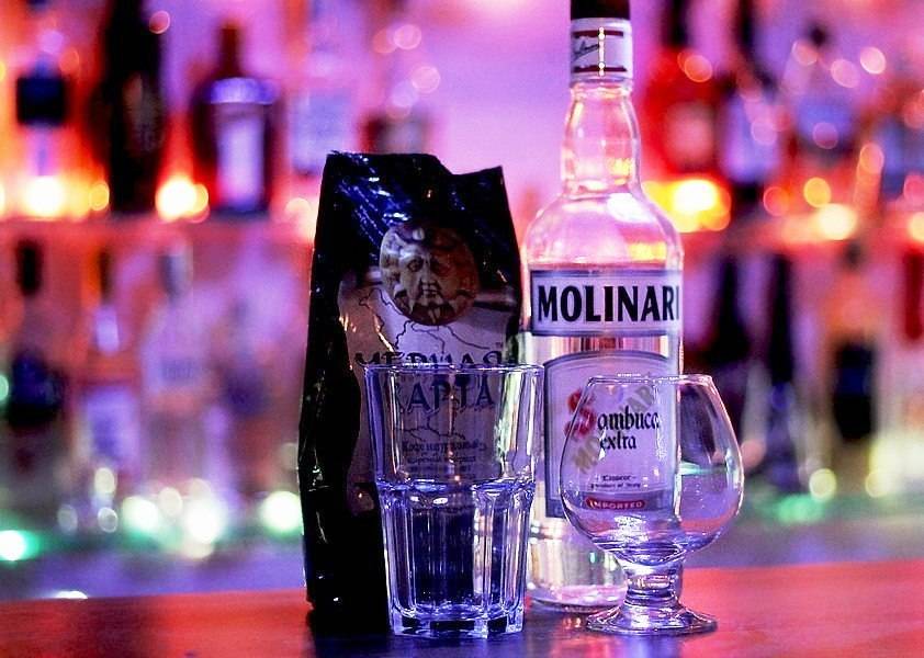 Как пить самбуку: 6 способов + видео