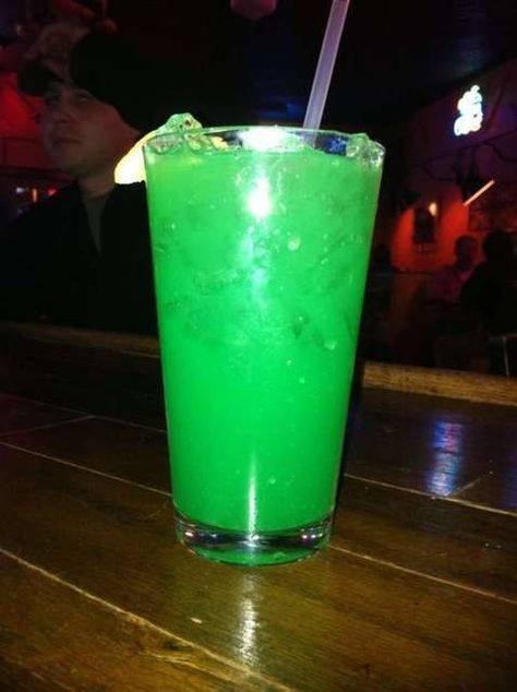 Мидори: обзор дынного ликера + 9 рецептов коктейлей