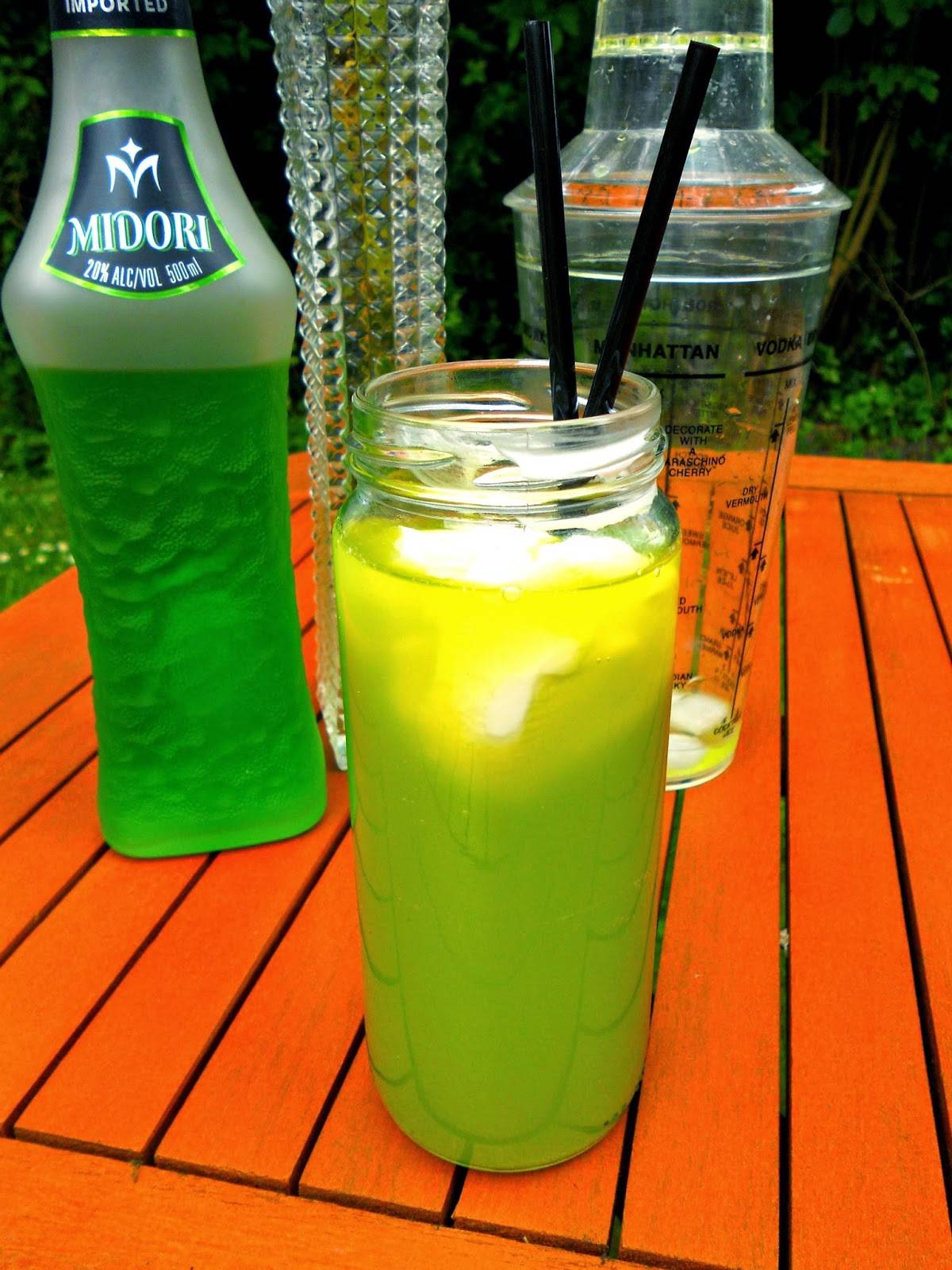 Мидори: обзор дынного ликера + 9 рецептов коктейлей