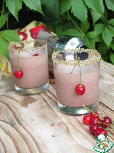 Воздушный молочный коктейль "вишня в облаках" – кулинарный рецепт