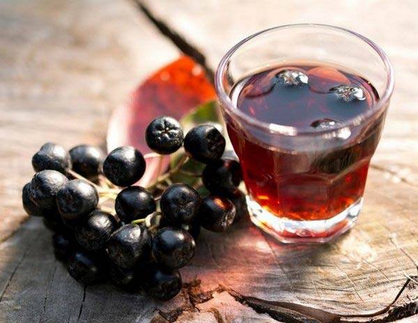Ликер из черноплодной рябины: 4 популярных рецепта в домашних условиях | иннес | яндекс дзен