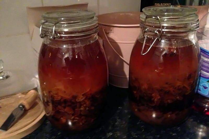 Самогон на изюме: рецепты браги и настоек в домашних условиях