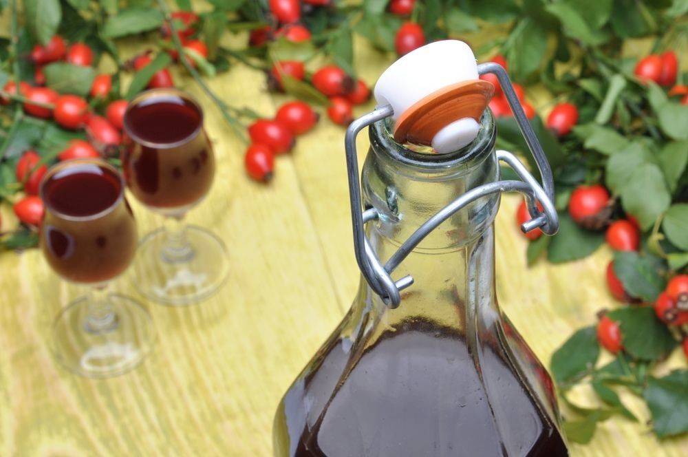Ликер из черноплодной рябины в домашних условиях: простой рецепт