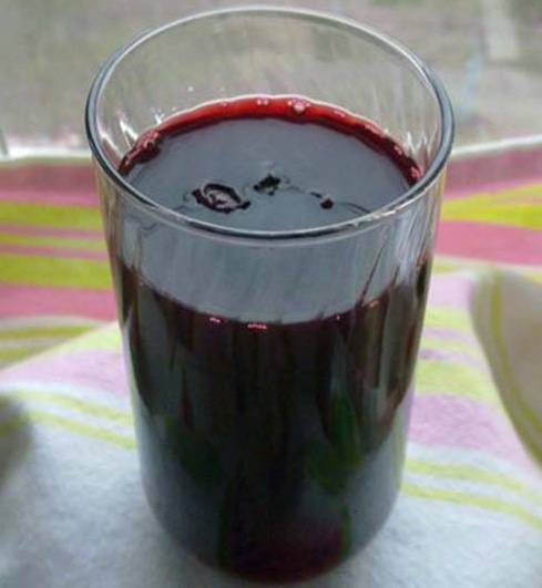 Настойка из жимолости на водке (самогоне) в домашних условиях