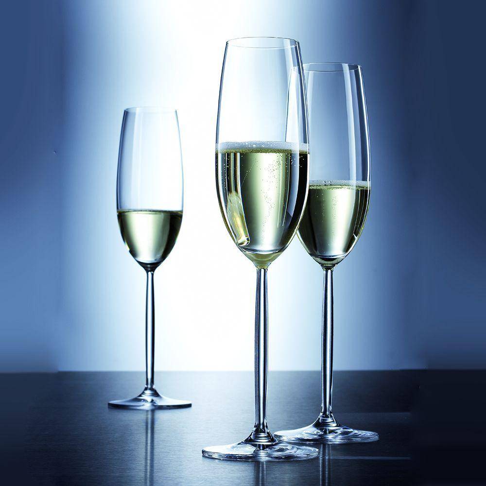 Бокал флюте - это специальный бокал для игристых вин и коктейлей с шампанским