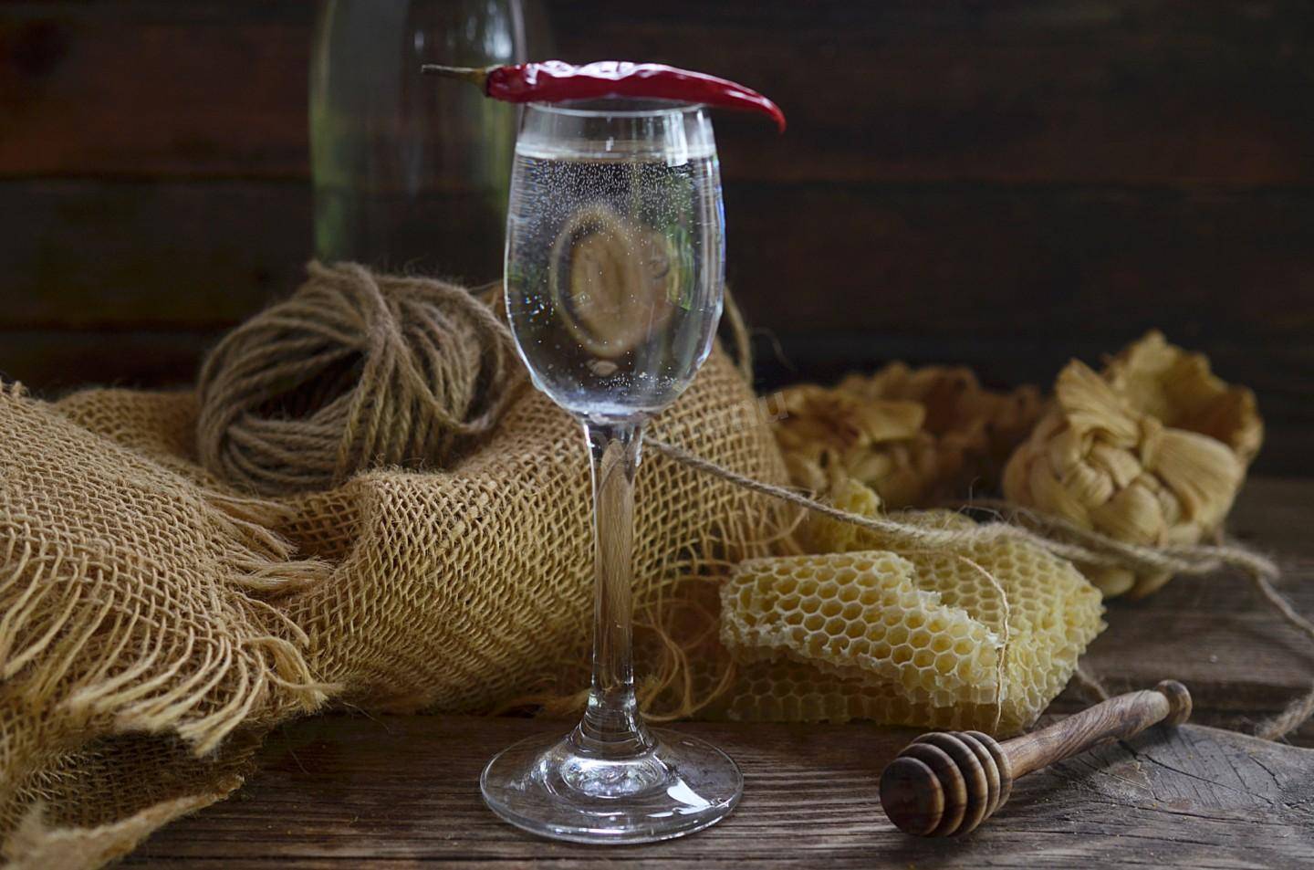 Самогон из меда в домашних условиях: рецепт без сахара и дрожжей