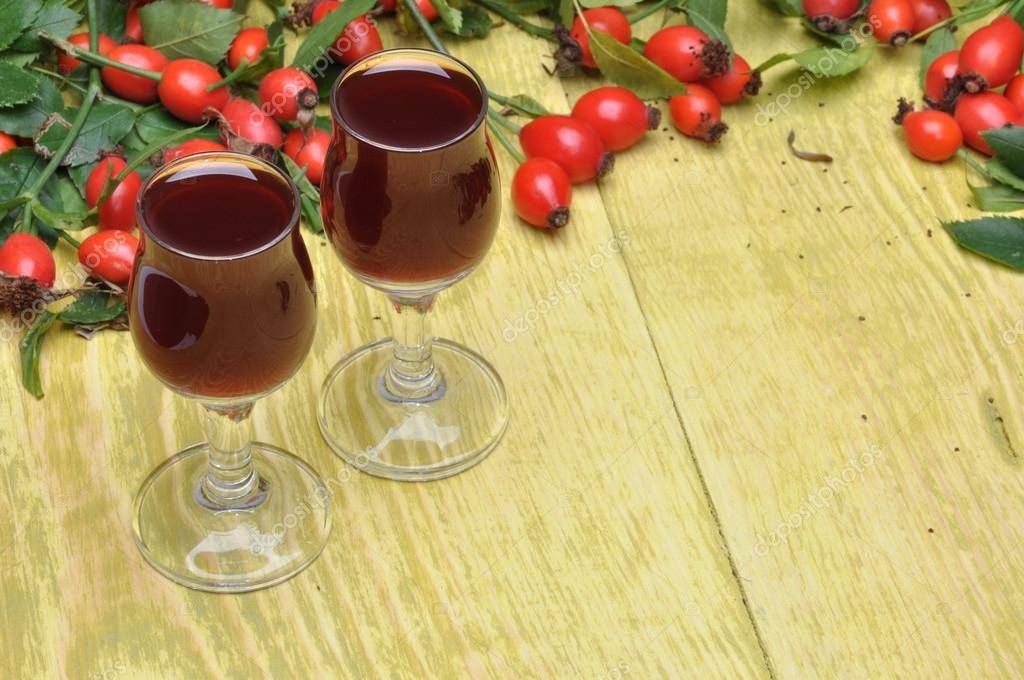 Приготовление наливок из шиповника в домашних условиях