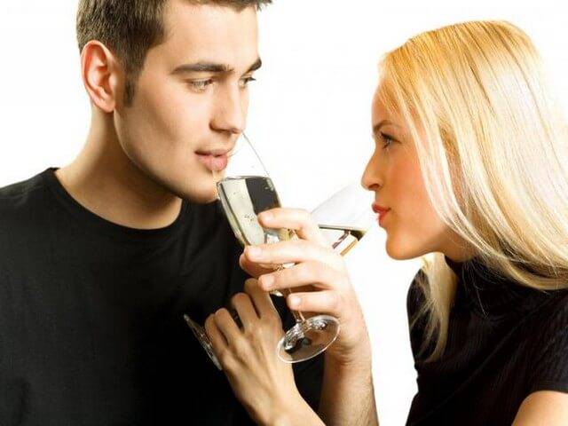 Мужчина предлагает выпить на брудершафт женщине. почему, когда и как правильно пишется слово брудершафт