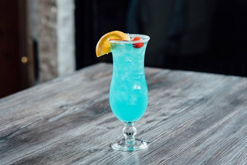 Рецепты коктейлей на основе ликера «блю кюрасао»