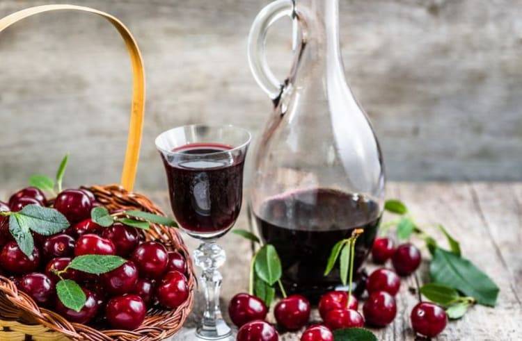Смородиновая наливка — 7 рецептов в домашних условиях