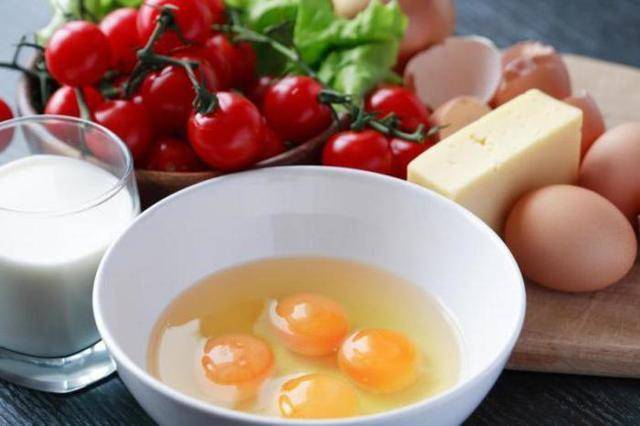 Можно ли пить и есть сырые яйца — вред и польза сырых куриных яиц для организма, их свойства