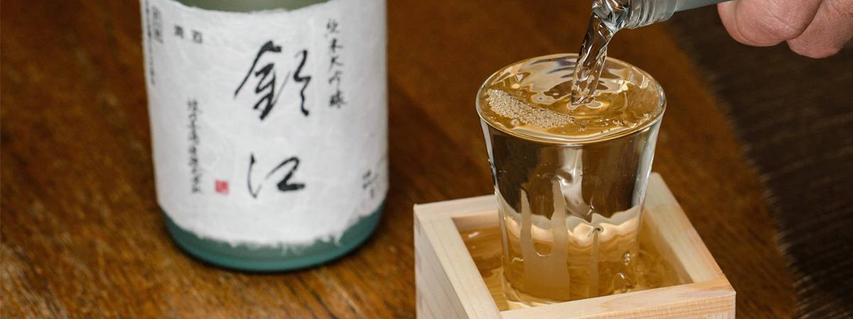 Как пить саке и чем закусывать: из чего пьют японский напиток