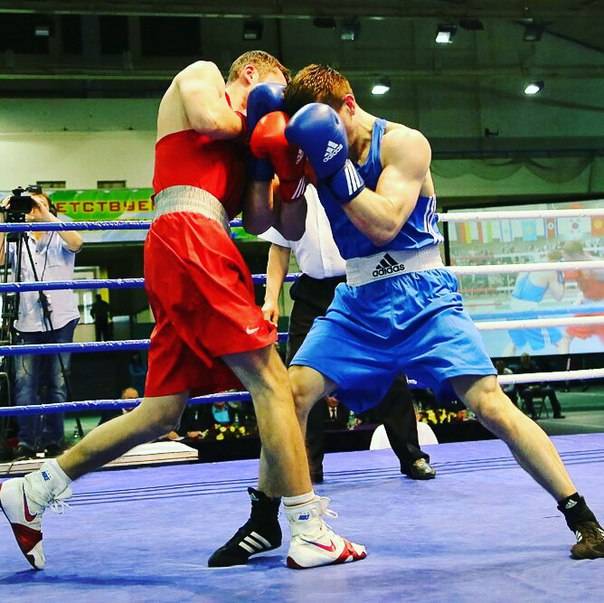 Тренировки по боксу: основные этапы, упражнения для начинающих, комплекс для зала и занятий в домашних условиях