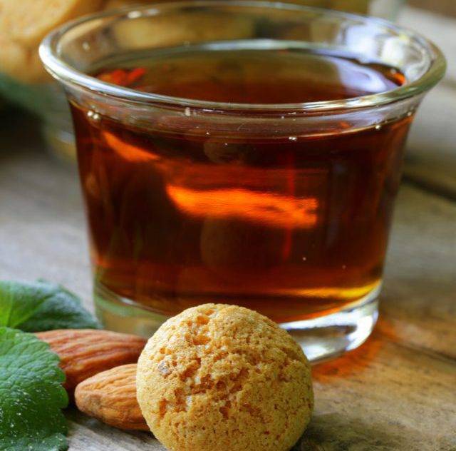 Амаретто– популярный алкогольный напиток из «лихих» 90-х у вас дома