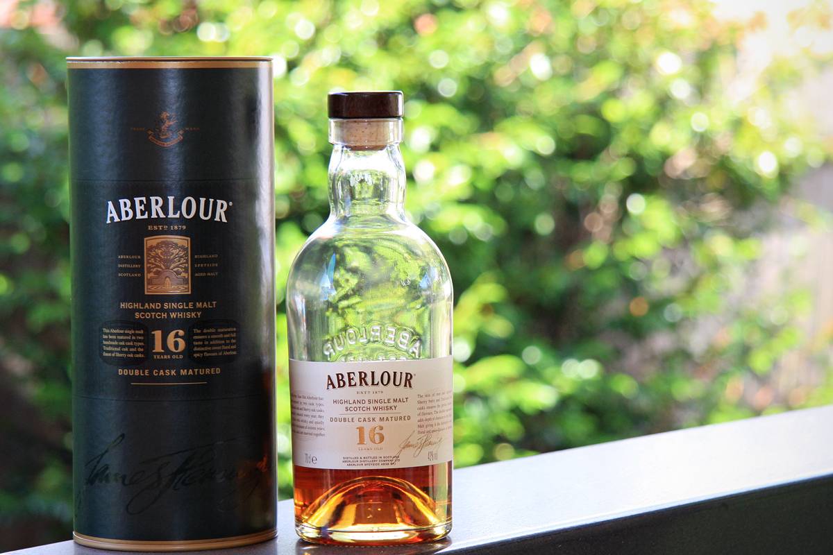 Виски аберлауэр. Aberlour 16. Aberlour Distillery. Виски Аберлауэр пряный. Аберлауэр 16 лет.