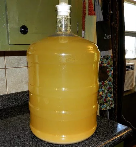 Вино из акации: 3 рецепта в домашних условиях