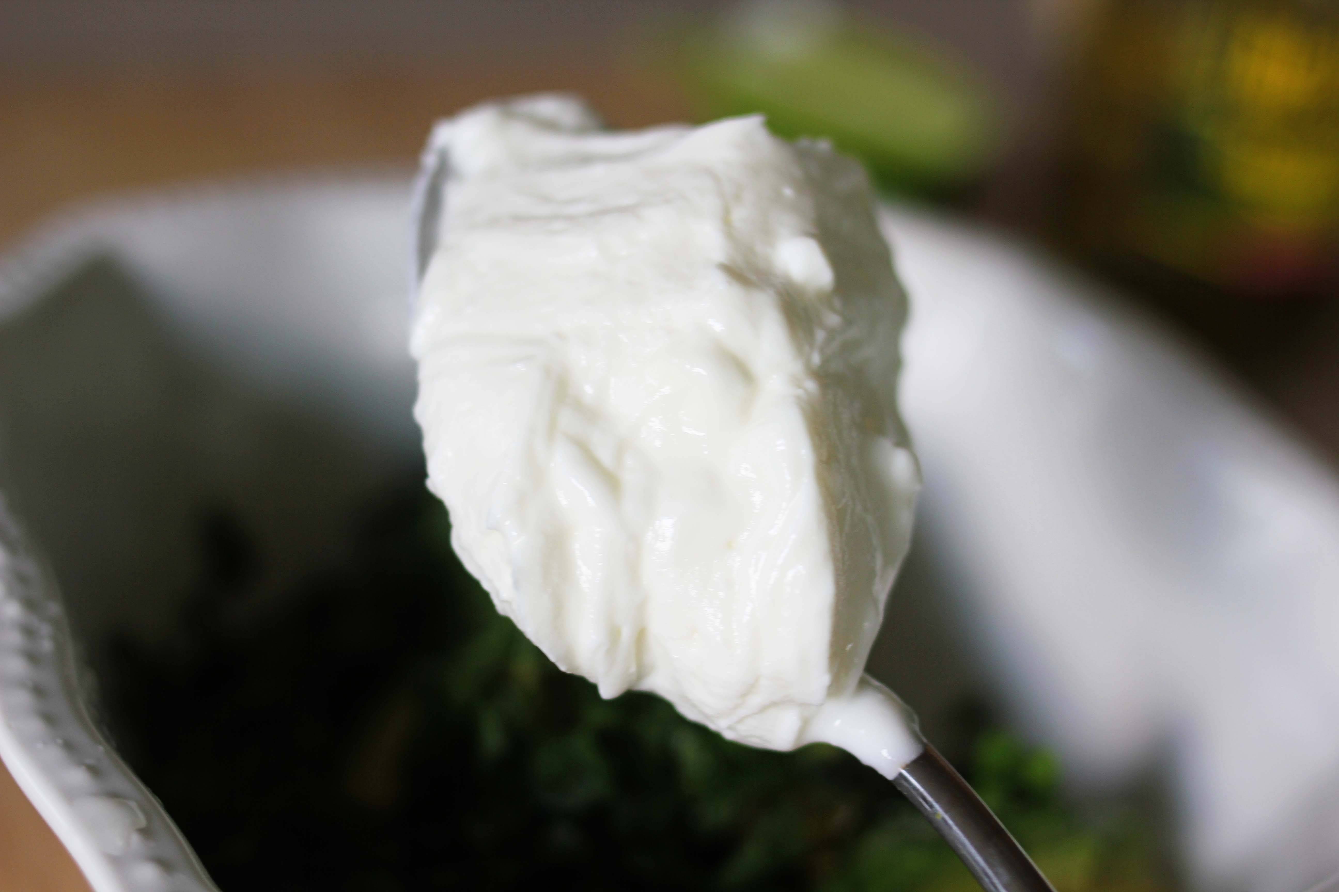 Польза греческого йогурта. Греческий йогурт. Сквашенные сливки. Греческий йогурт как приготовить. Как делают греческий йогурт.